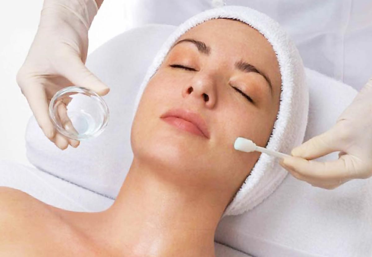 Spezialbehandlung / medizinische Kosmetik für die Zellerneuerung Ihrer Haut. Ayla Kosmetik Düsseldorf